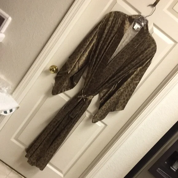 NWOT SILK Long Leopard Print Kimono Robe - Picture 11 of 11